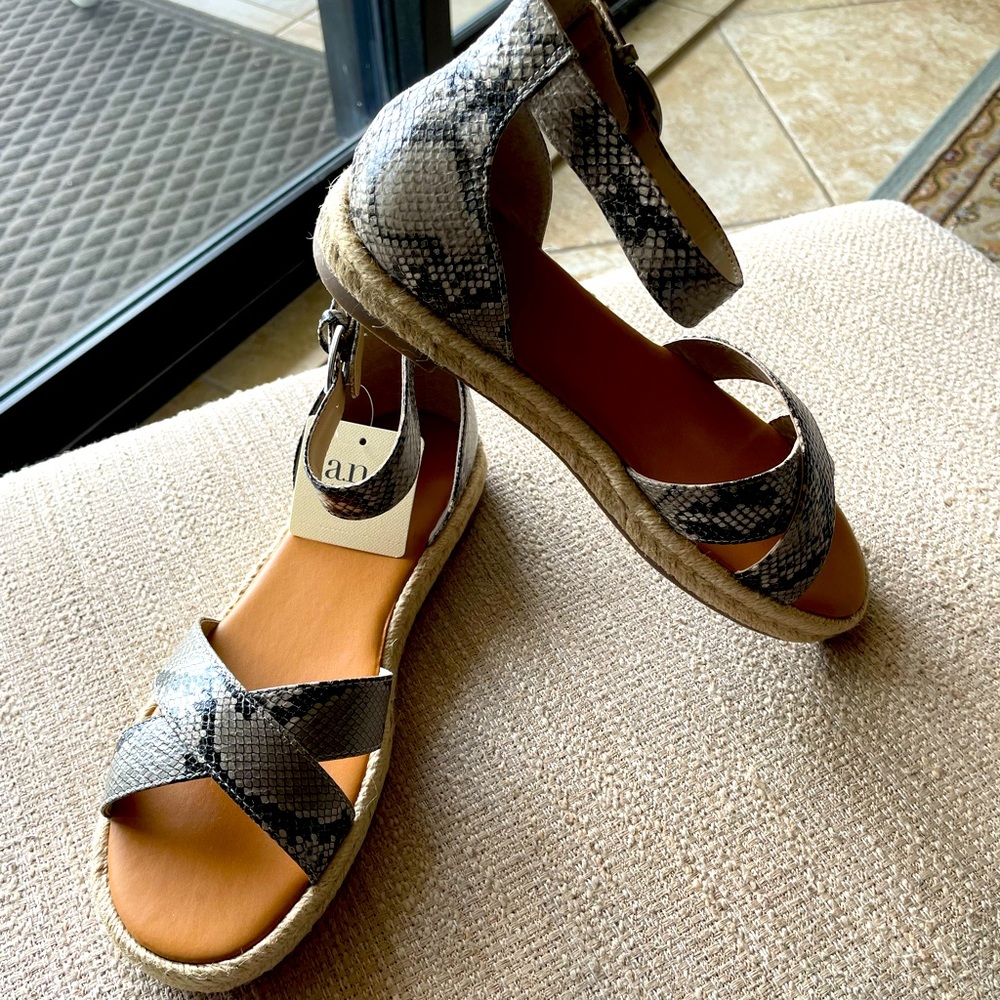 a.n.a., gray, Blaze, snakeskin print, size 8
